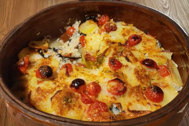 "Riso patate e cozze" o "Patate riso e cozze"? Nome, origine e curiosit� sul piatto tipico di Bari